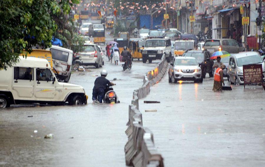 Heavy rains continue to lash out Hyderabad City