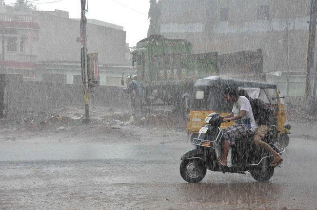 Heavy rains continue to lash out Hyderabad City