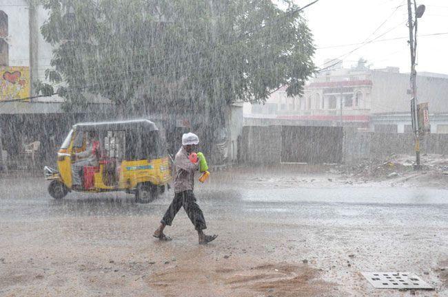 Heavy rains continue to lash out Hyderabad City
