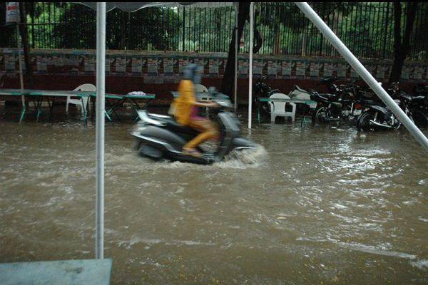 Heavy rains continue to lash out Hyderabad City