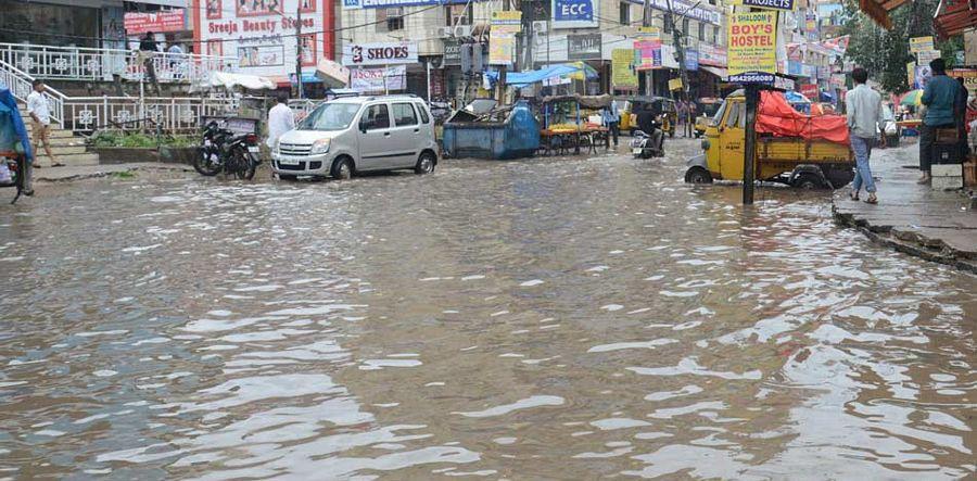 Heavy rains continue to lash out Hyderabad City