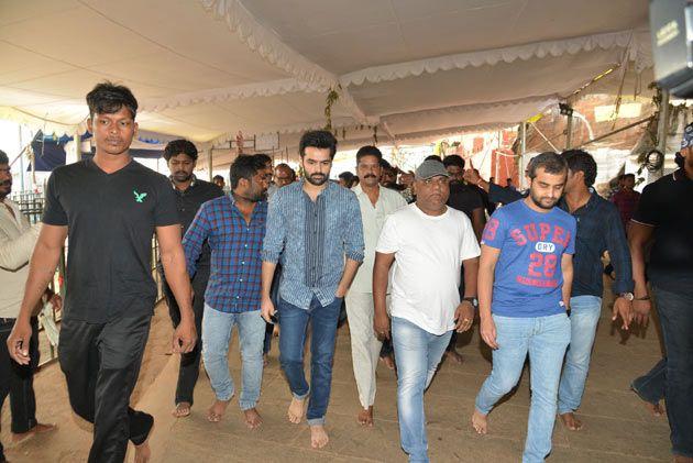 Hello Guru Prema Kosame Team In Vijayawada Kanaka Durga Temple