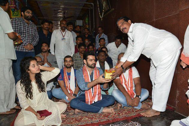 Hello Guru Prema Kosame Team In Vijayawada Kanaka Durga Temple