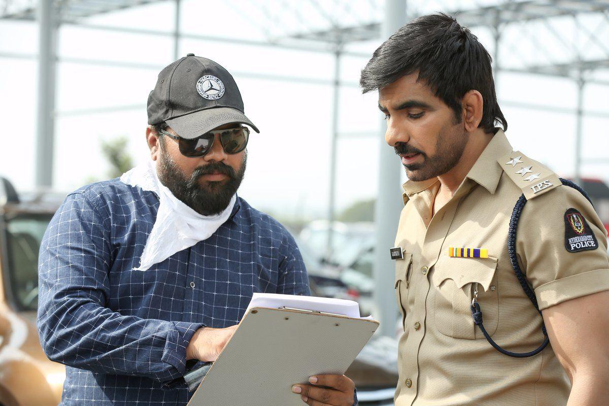 Here are some exciting working stills from Touch Chesi Chudu