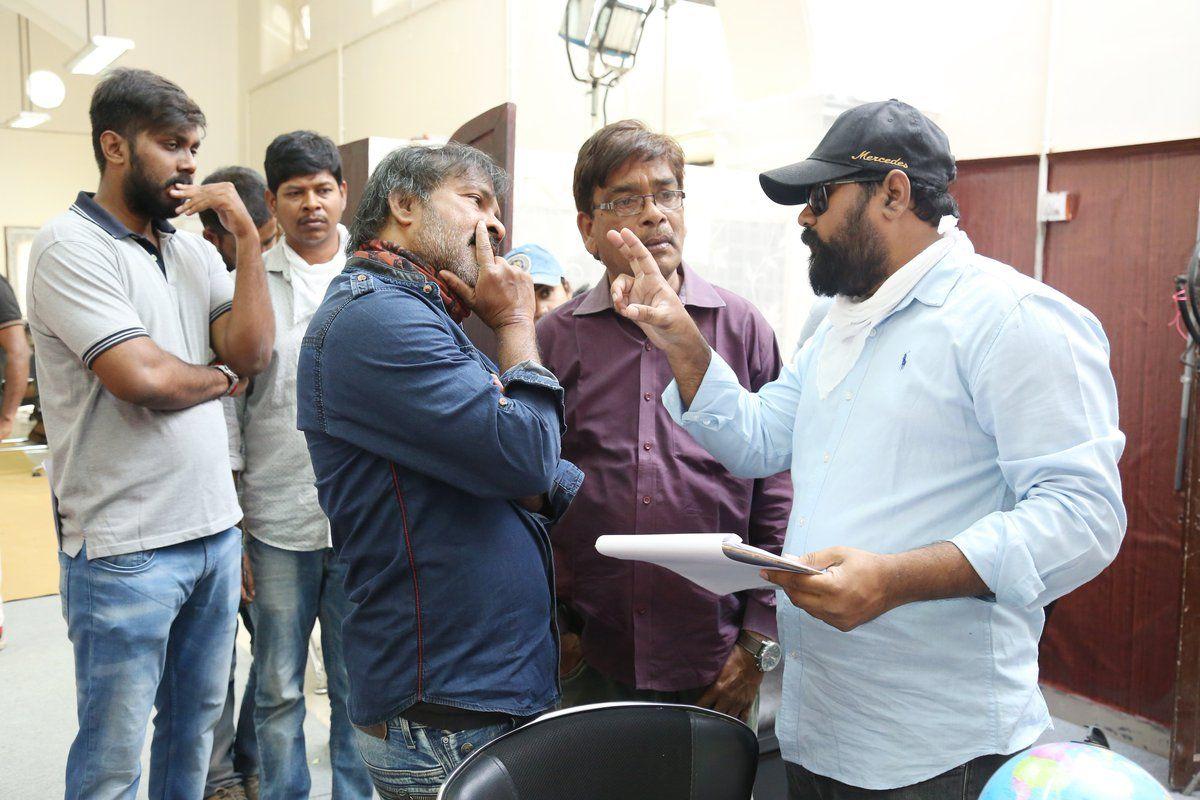 Here are some exciting working stills from Touch Chesi Chudu