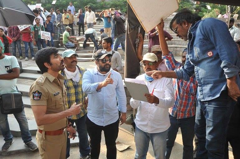 Here are some exciting working stills from Touch Chesi Chudu