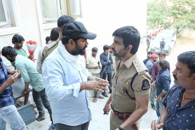 Here are some exciting working stills from Touch Chesi Chudu