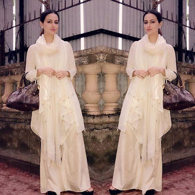 Herione Sana Khan Latest Rare & Unseen Photos