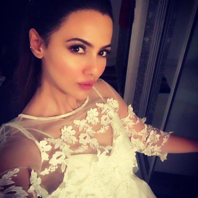 Herione Sana Khan Latest Rare & Unseen Photos