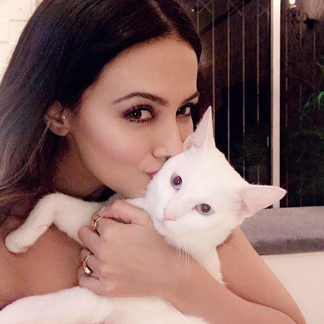 Herione Sana Khan Latest Rare & Unseen Photos