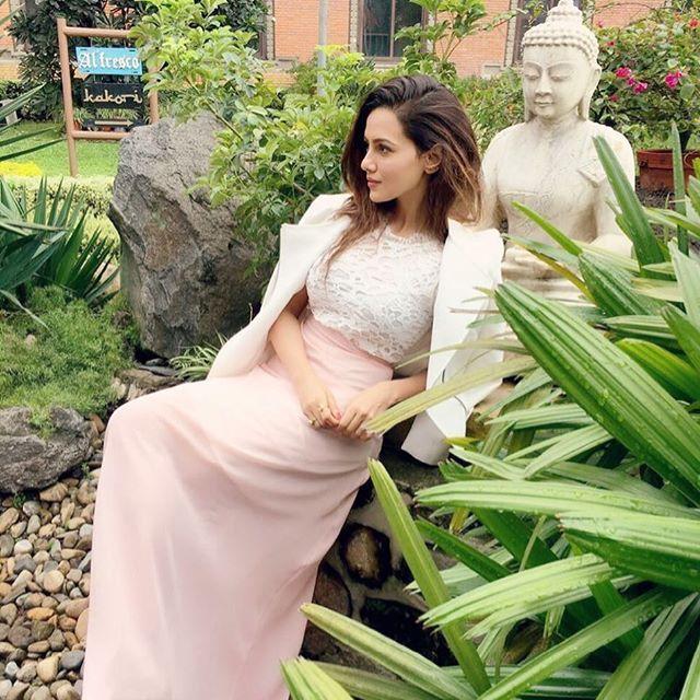 Herione Sana Khan Latest Rare & Unseen Photos