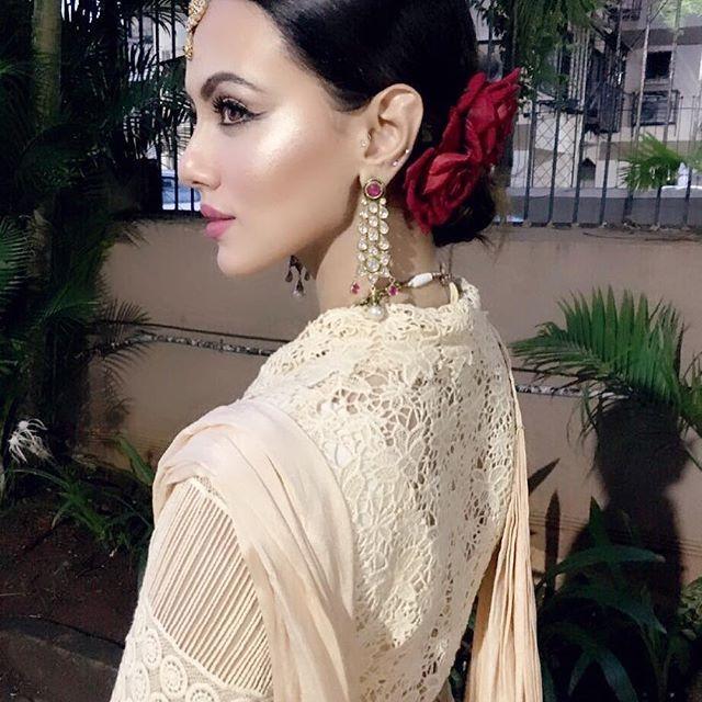 Herione Sana Khan Latest Rare & Unseen Photos