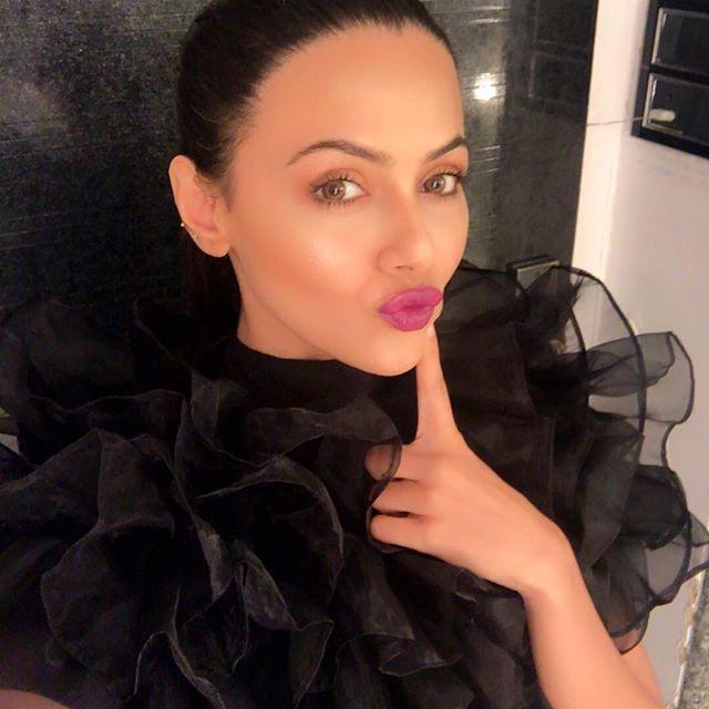 Herione Sana Khan Latest Rare & Unseen Photos