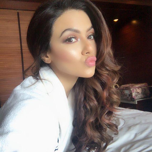 Herione Sana Khan Latest Rare & Unseen Photos