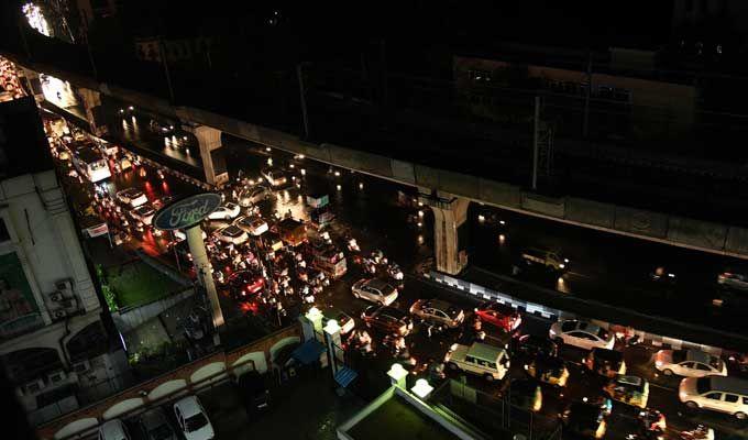 Hyderabad: Heavy Rains & hailstorm cause Traffic jams, Power Outage
