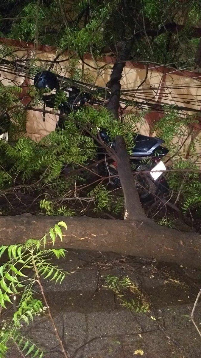 Hyderabad: Heavy Rains & hailstorm cause Traffic jams, Power Outage