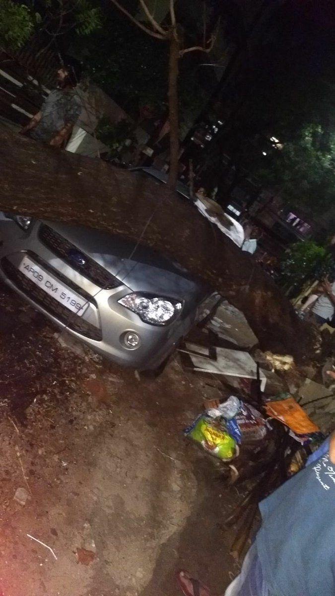 Hyderabad: Heavy Rains & hailstorm cause Traffic jams, Power Outage