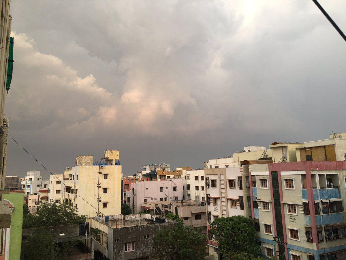 Hyderabad: Heavy Rains & hailstorm cause Traffic jams, Power Outage