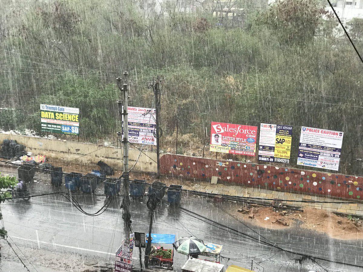 Hyderabad: Heavy Rains & hailstorm cause Traffic jams, Power Outage