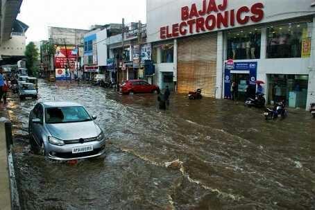 Hyderabad: Heavy rains lashes the city