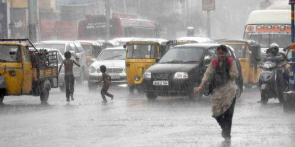 Hyderabad: Heavy rains lashes the city