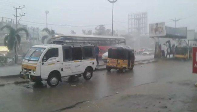 Hyderabad: Heavy rains lashes the city