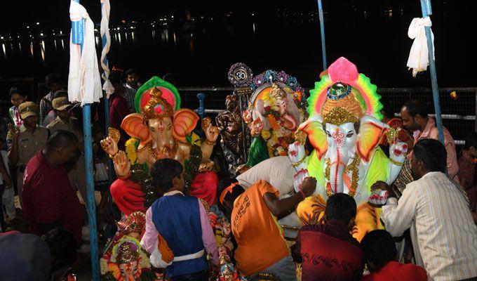 Hyderabad Ganesh Visarjan in Hussain Sagar Lake 2018 Photos