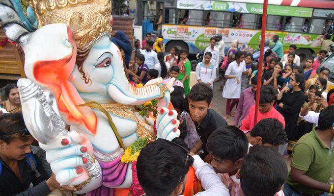 Hyderabad Ganesh Visarjan in Hussain Sagar Lake 2018 Photos