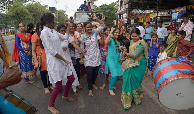 Hyderabad Ganesh Visarjan in Hussain Sagar Lake 2018 Photos