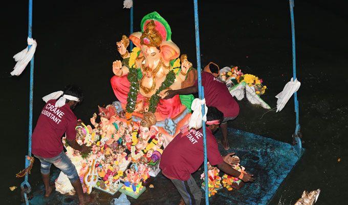 Hyderabad Ganesh Visarjan in Hussain Sagar Lake 2018 Photos