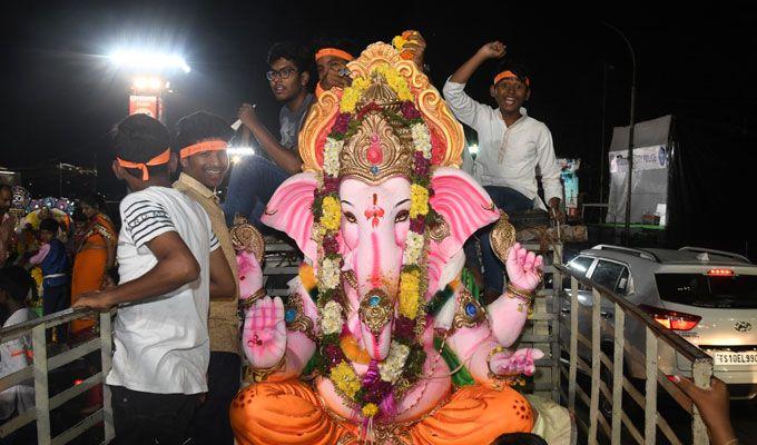 Hyderabad Ganesh Visarjan in Hussain Sagar Lake 2018 Photos