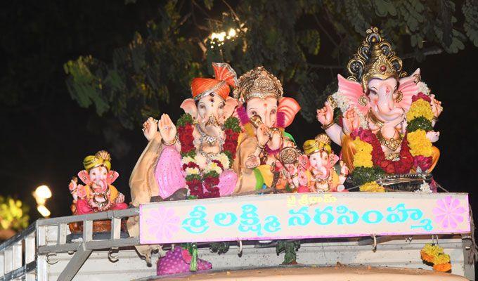 Hyderabad Ganesh Visarjan in Hussain Sagar Lake 2018 Photos