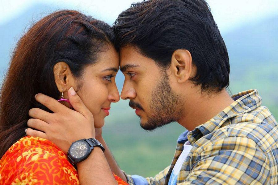 Iddari Madhya 18 Telugu Movie Stills