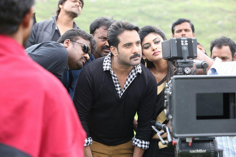 Idi Naa Love Story Movie Working Stills & Photos