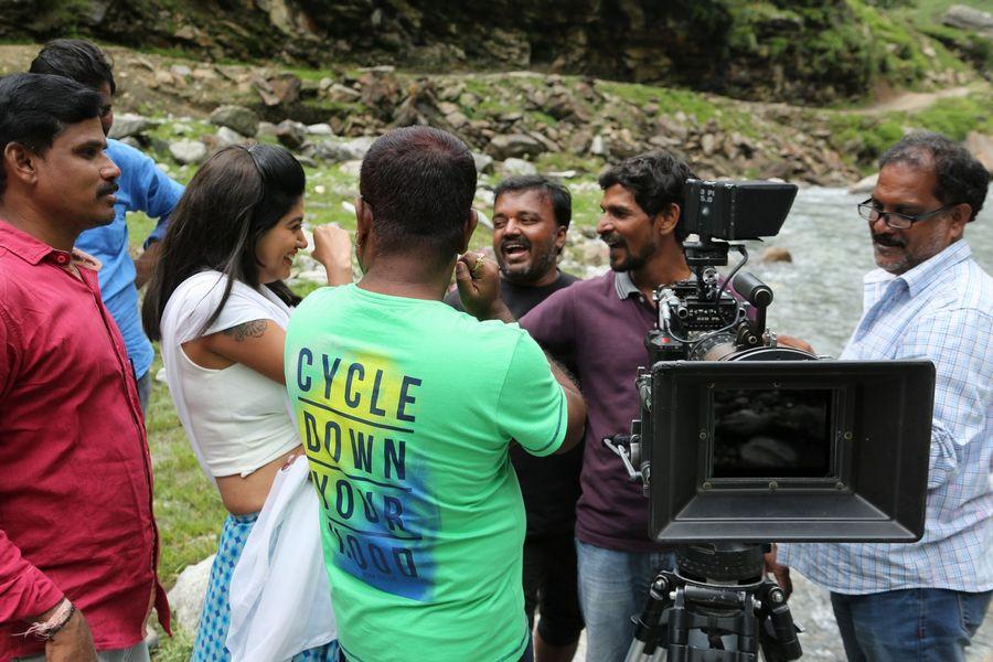 Idi Naa Love Story Movie Working Stills & Photos