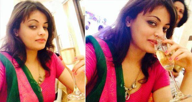 Indian Actress Caught Smoking & Drinking in Real Life Photos