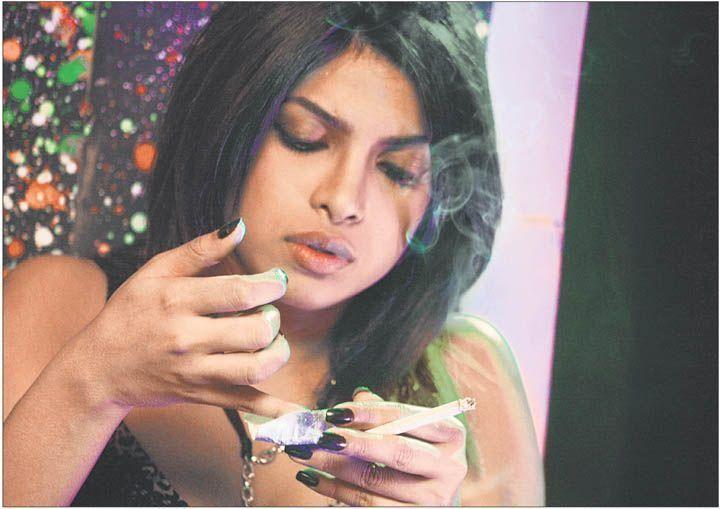 Indian Actress Caught Smoking & Drinking in Real Life Photos