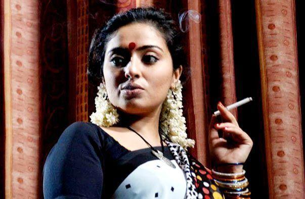 Indian Actress Caught Smoking & Drinking in Real Life Photos