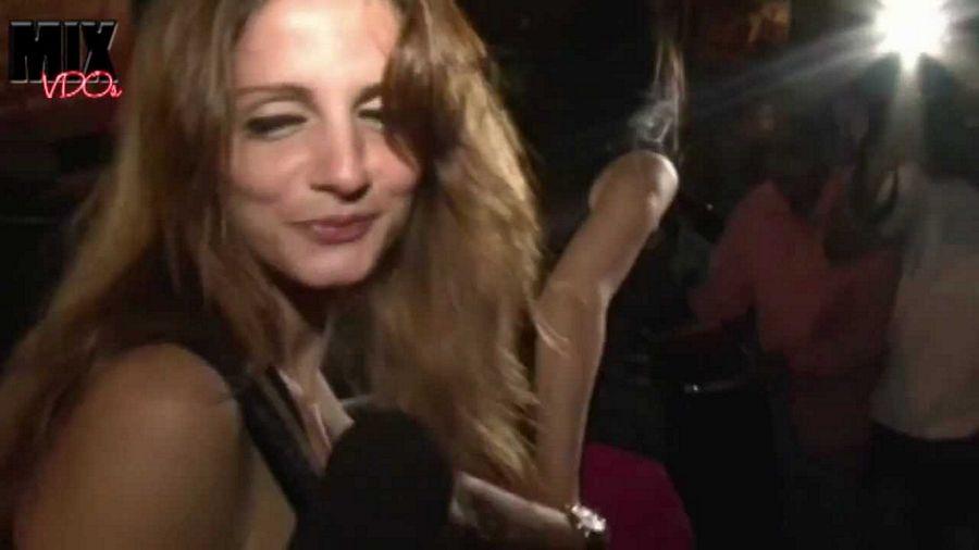 Indian Actress Caught Smoking & Drinking in Real Life Photos