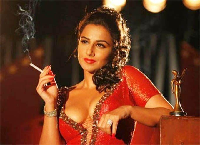 Indian Actress Caught Smoking & Drinking in Real Life Photos