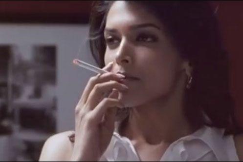Indian Actress Caught Smoking & Drinking in Real Life Photos