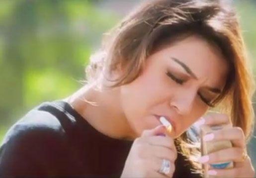 Indian Actress Caught Smoking & Drinking in Real Life Photos