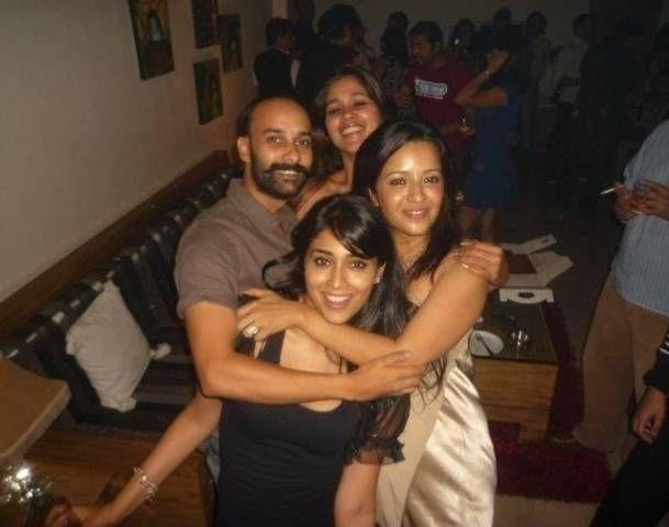 Indian Actress Caught Smoking & Drinking in Real Life Photos