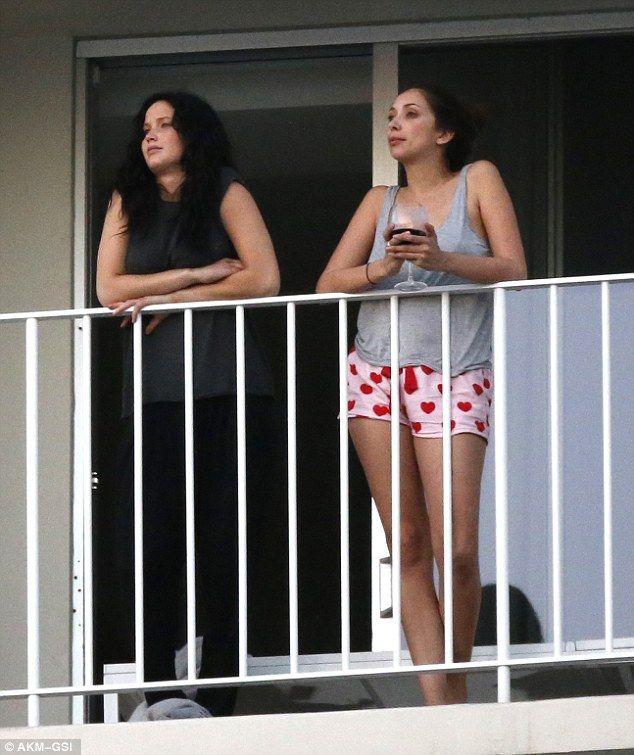 Indian Actress Caught Smoking & Drinking in Real Life Photos