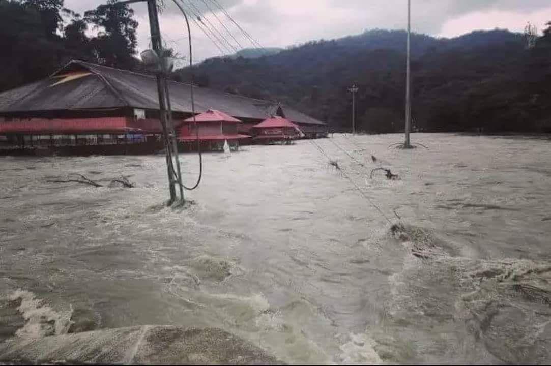 Indian Army & Local Fishermen’s out there in Kerala for rescuing hundreds of life