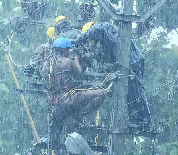 Indian Army & Local Fishermen’s out there in Kerala for rescuing hundreds of life