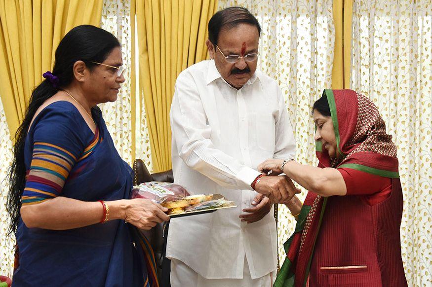 Indian Politicians Celebrated Raksha Bandhan 2018