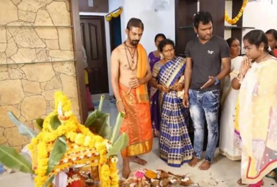 Jabardasth Stars with their Family Unseen Photos