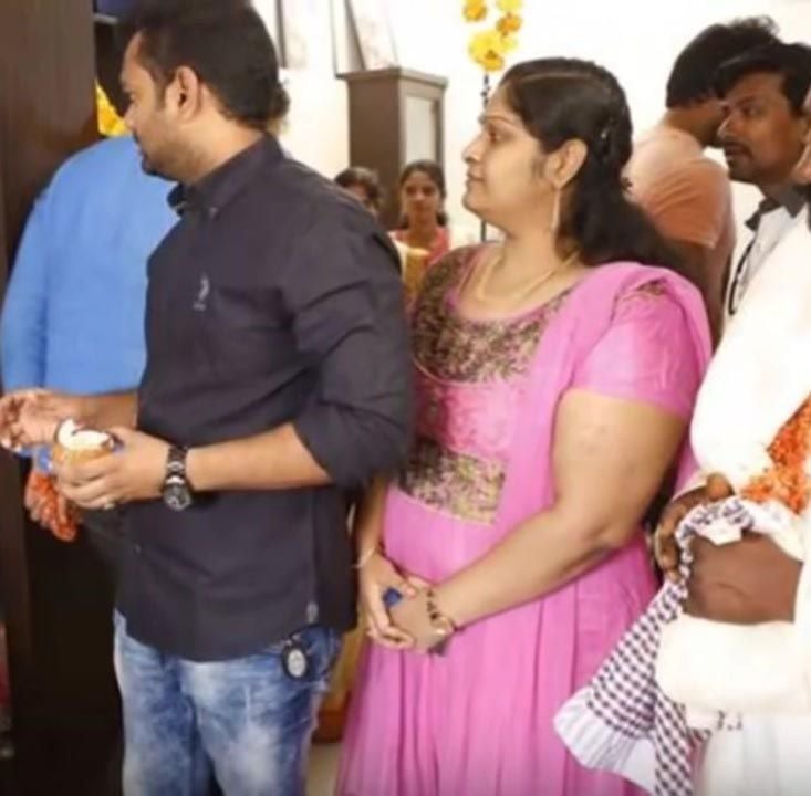 Jabardasth Stars with their Family Unseen Photos