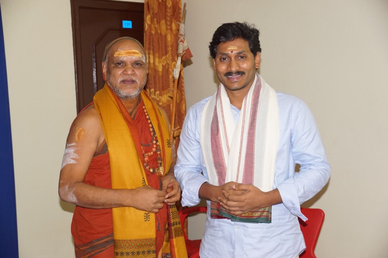 Jagan Mohan Reddy Photos With Swaroopanand Saraswati Swami